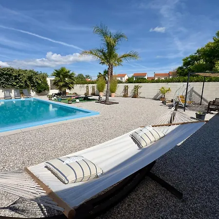Soleria-piscine-bbq- Climatisation-sudsejourconciergerie Le Soler